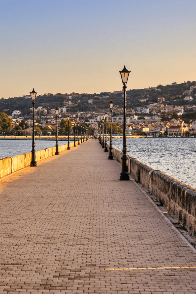 Najdłuższy kamienny most na wodzie - De Bosset, Argostoli, Kefalonia - greckiekefi.pl