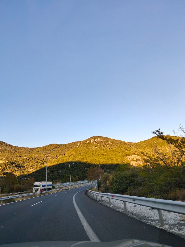 Ruch drogowy w Grecji greckie kefi 1