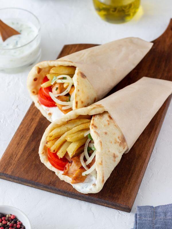 Kuchnia grecka - pita gyros - greckie jedzenie