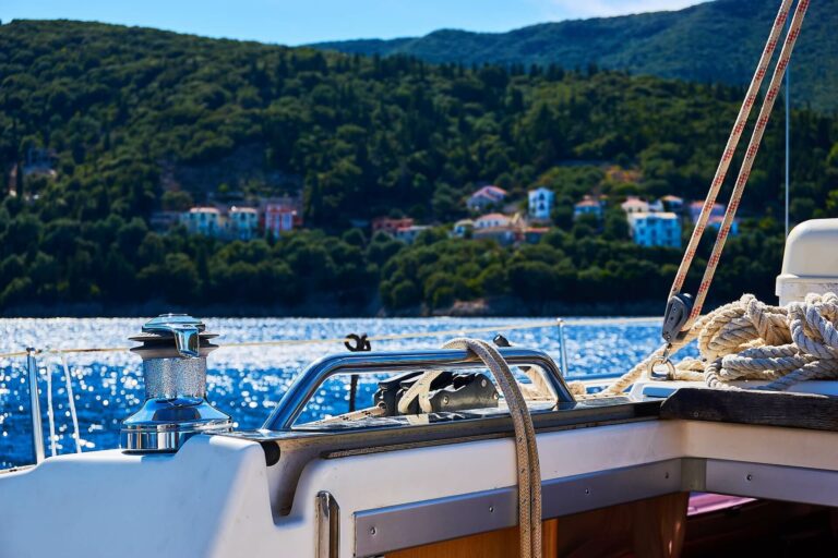 Wypożyczenie jachtu w Grecji – sposób na niezapomniane wakacje!
