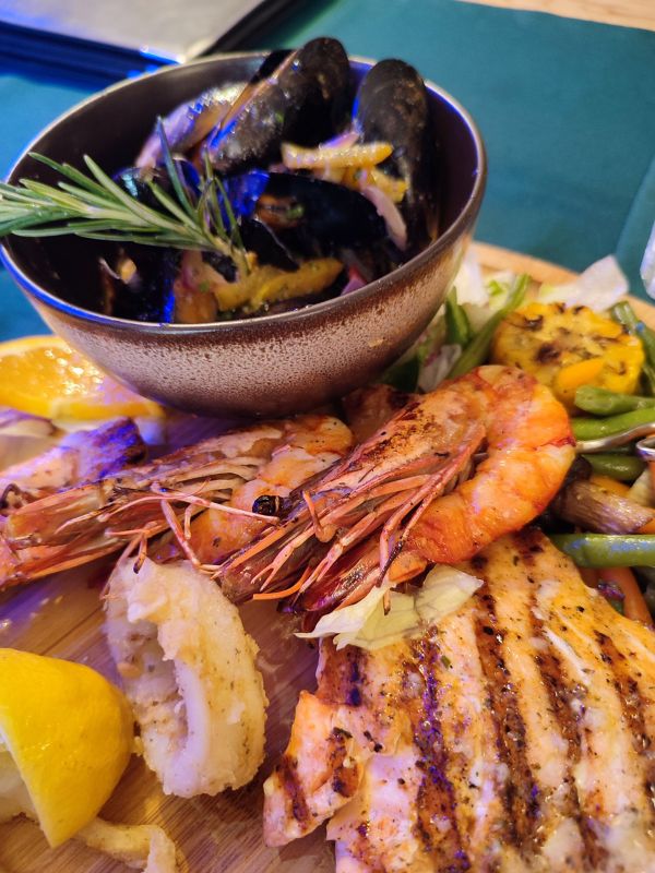 Greckie jedzenie - tsipouradiko Volos