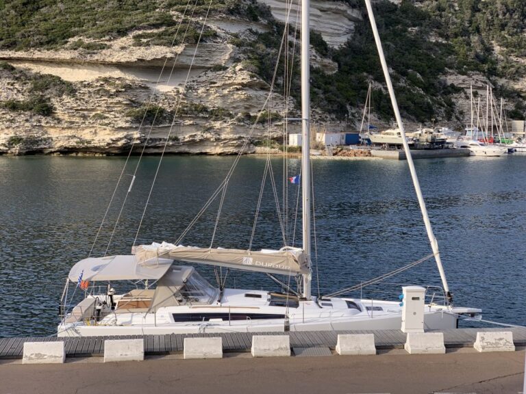 Jacht żaglowy Dufour 430 Grand Large Grecja - greckiekefi.pl