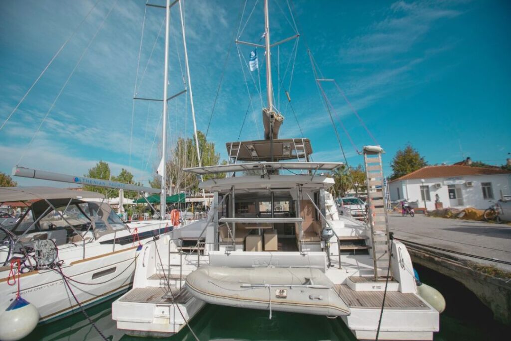 Katamaran BALI CATSPACE - czarter greckiekefi