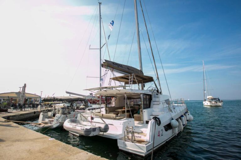 Katamaran Bali 4.2 - czarter jachtu w Grecji - greckiekefi.pl