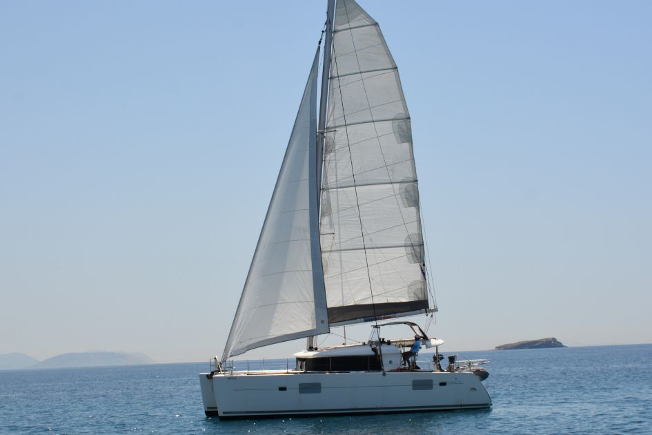 Katamaran Lagoon 400 czarter Alimos