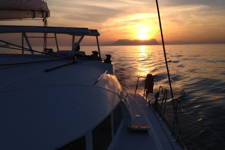 Katamaran Lagoon 380 S2 czarter w Alimos