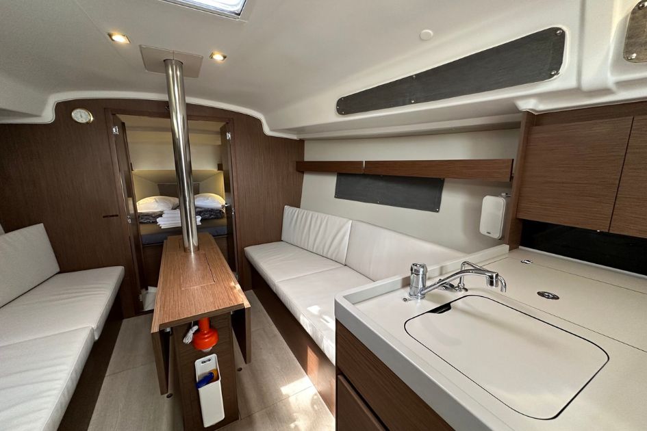 Beneteau Oceanis 34.1 czarter jachtu z greckiekefi.pl