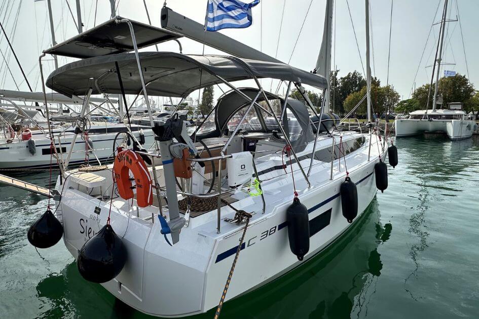 Bavaria C38 wynajem jachtu w Grecji - greckiekefi.pl