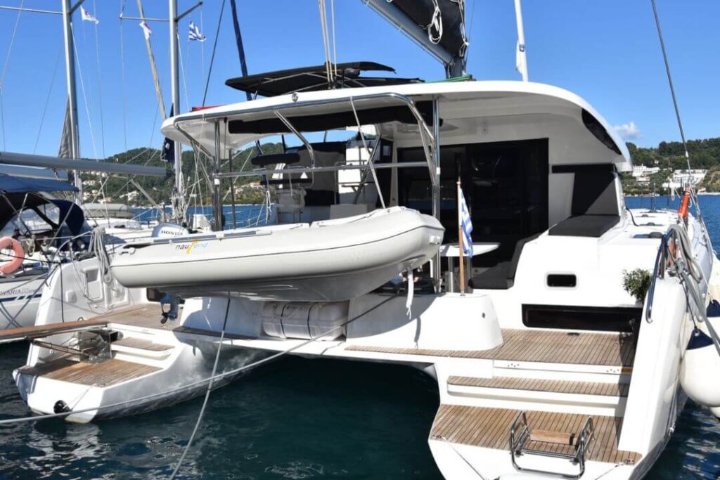 Katamaran Lagoon 42 - czarter z greckiekefi.pl