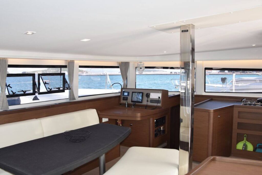 Katamaran Lagoon 42 - czarter z greckiekefi.pl