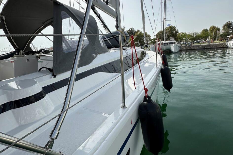 Bavaria C38 wynajem jachtu w Grecji - greckiekefi.pl