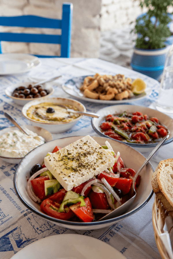 Greckie meze i kultura jedzenia