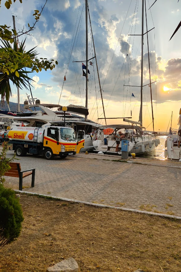 Plataria Marina – widok na przystań jachtową