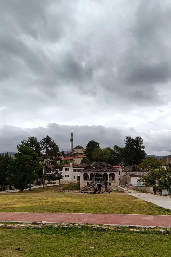 Stare miasto Ioannina – kamienne uliczki i zabytkowa zabudowa