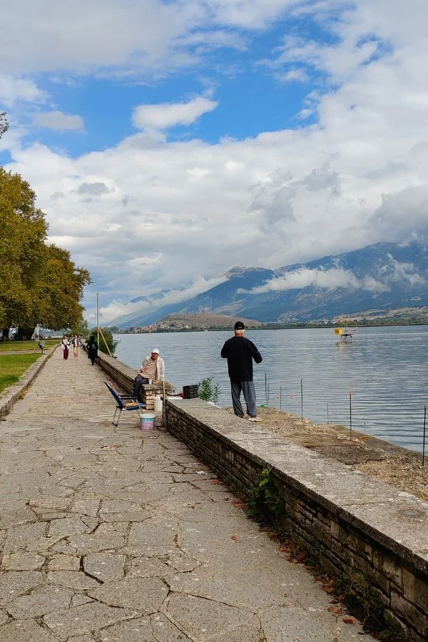 Ioannina – jesienna atmosfera miasta nad jeziorem Pamvotida