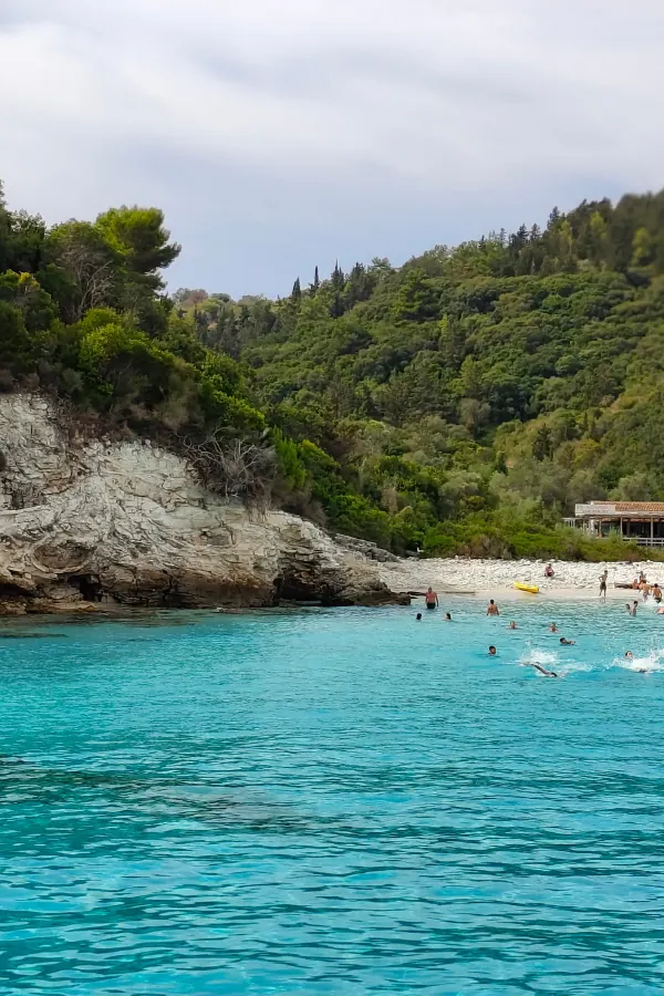 Plaże i wybrzeże Antipaxos