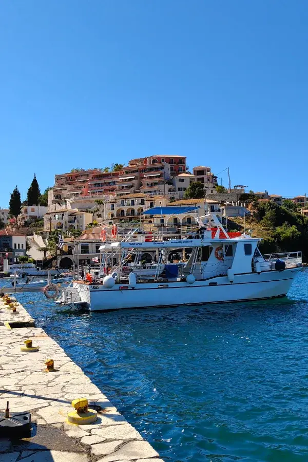 Port i nadmorska zabudowa Sivoty