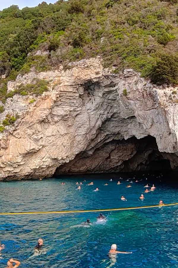 Błękitne Groty na wyspie Paxos