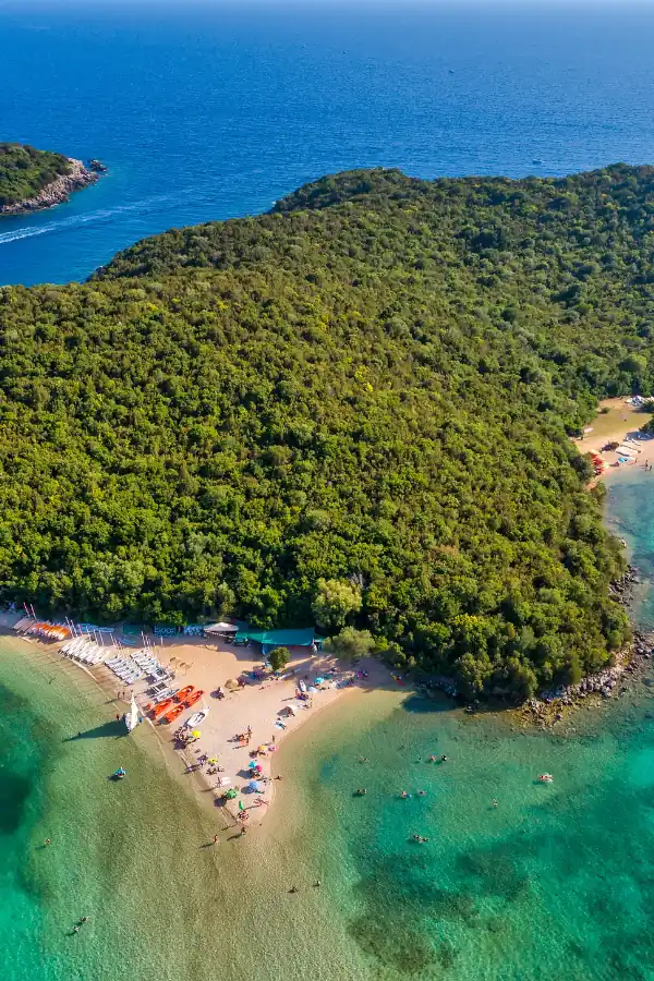Plaża Bella Vraka – jedna z atrakcji wybrzeża Sivoty