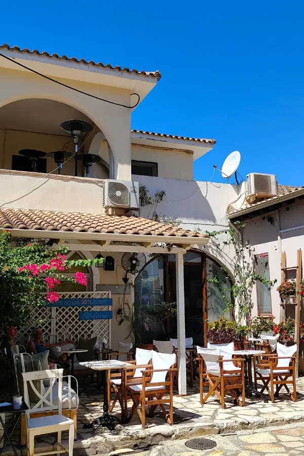 Tawerny i restauracje nad morzem w Sivocie