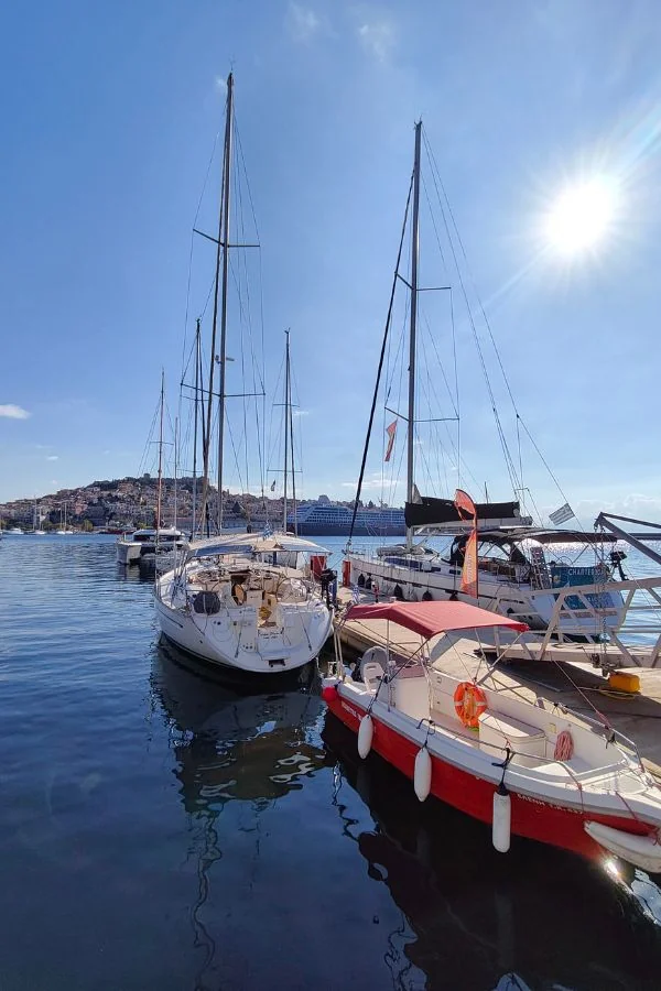 Marina Kavala – stanowiska jachtowe i port miejski