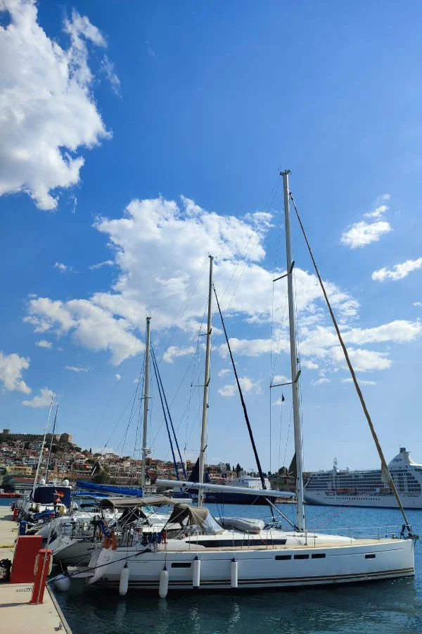 Port Apostolos Pavlos i centrum miasta Kavala