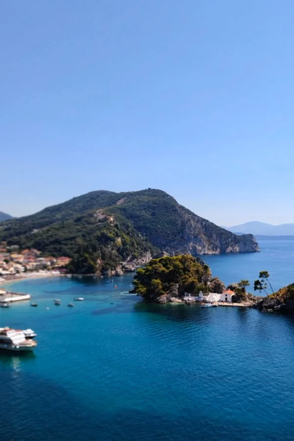 Parga – promenada, zabudowa i okolice portu